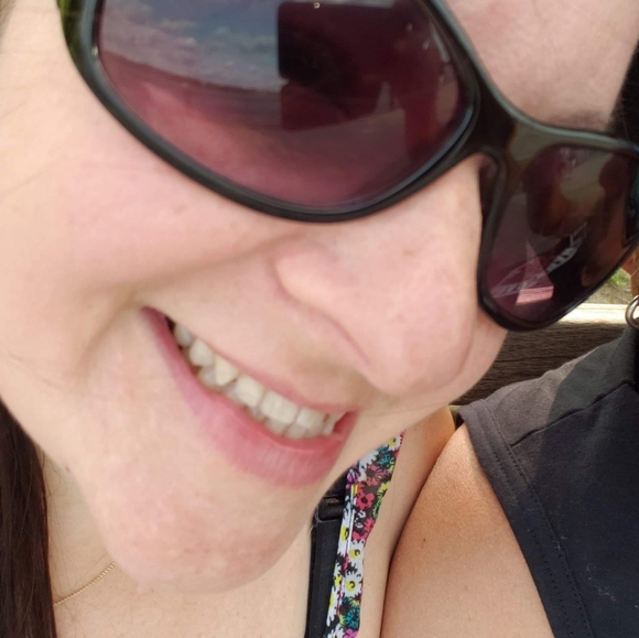 💜 Meet your Posher, Vicky - Picture 5 of 8